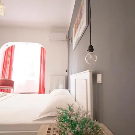 Downtown Studio Apartment *